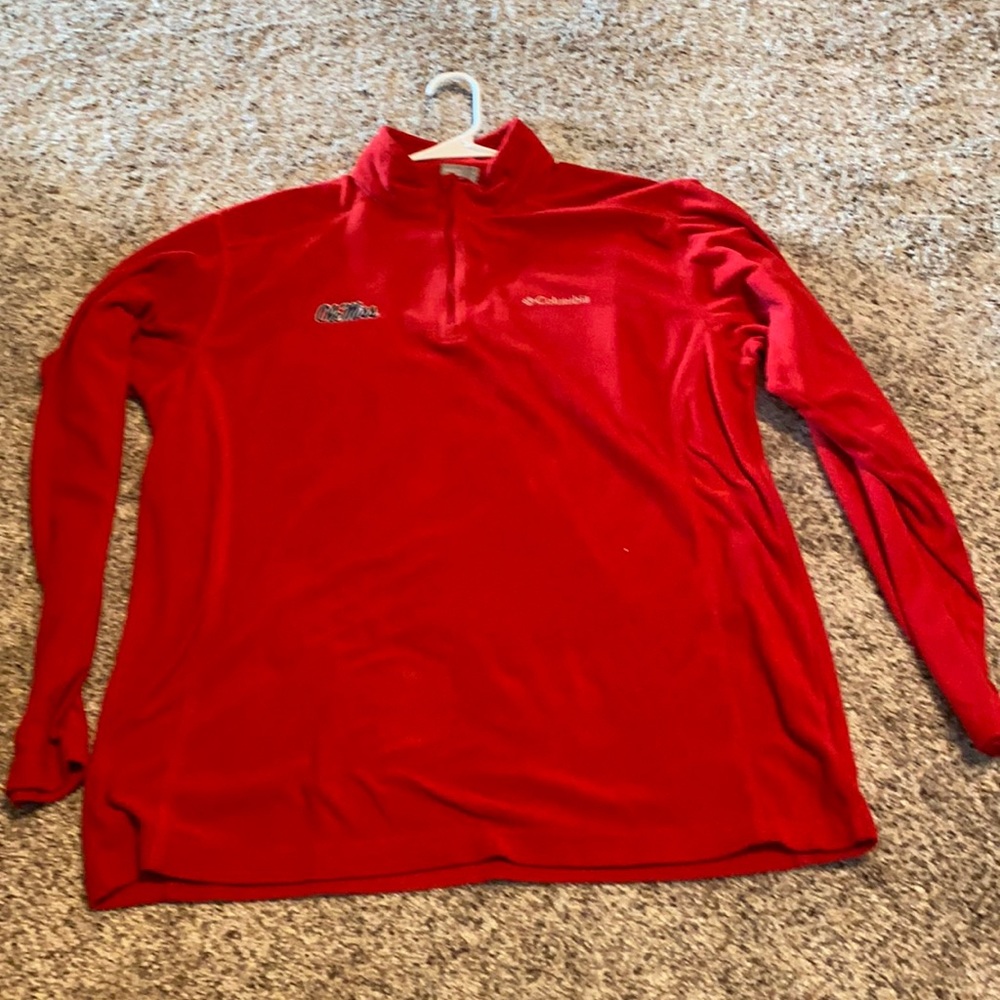 Men’s red Columbia fleece pullover. Size large.